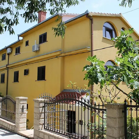 Raulo Guest house